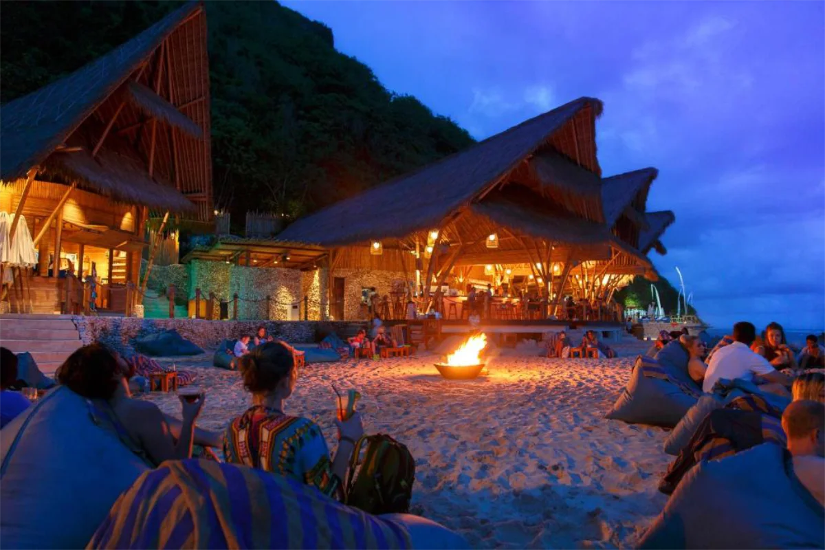 Evening bonfire and beanbag seating layout at Sundays Beach Club on the private coast of The Ungasan Clifftop Resort in Uluwatu.